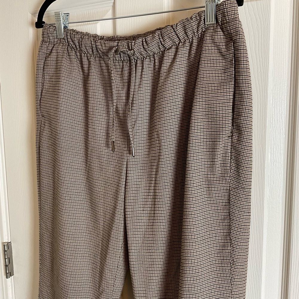 Nicole Miller Women's Brown Plaid Ankle Pants - Size 8 (NWOT) - Picture 4 of 10